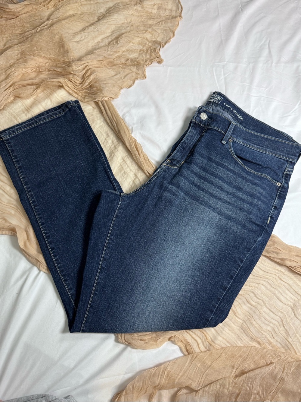 Signature Levi Strauss Gold Dark Blue Straight-Leg Jeans Curvy Straight
